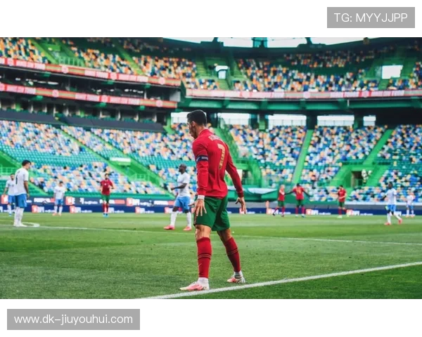 围绕踢足球的欧洲球员是谁展开的全景式身份与故事的深度解析